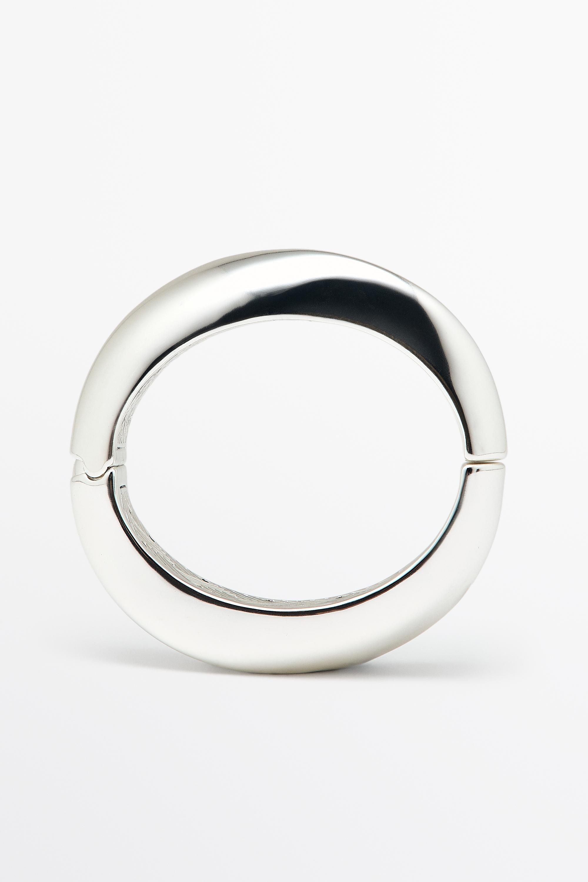 Smooth hinged bracelet
